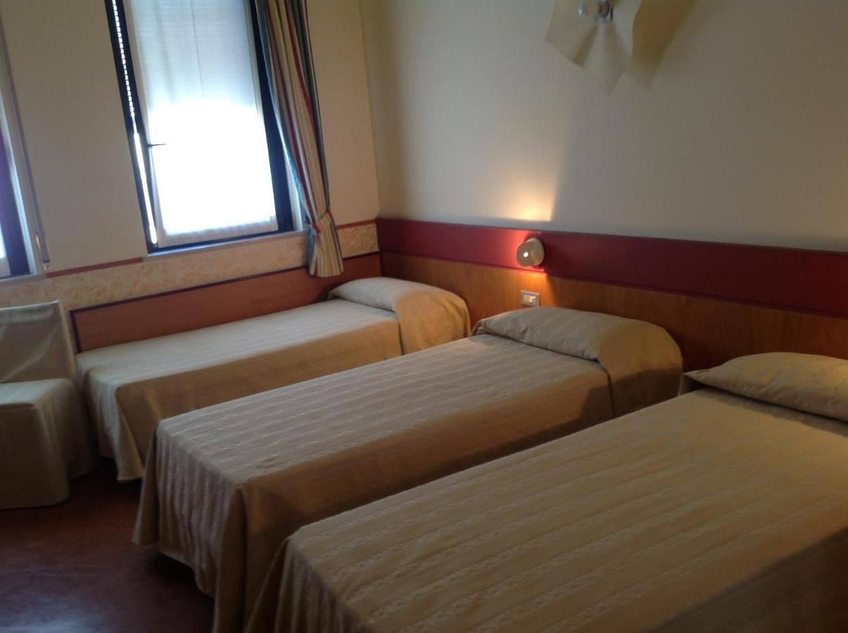 Hotel Roma 부솔렌고 객실 사진